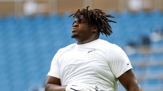 Jordan Davis warms up for preseason game vs. Dolphins
